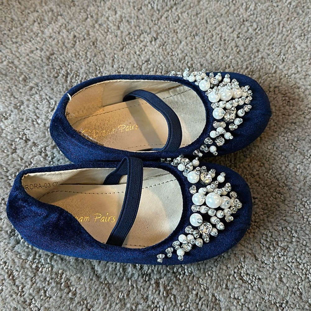 Toddler size 7 blue velvet ballet slipperss
